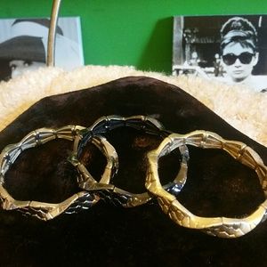 🚨Set of three bracelets